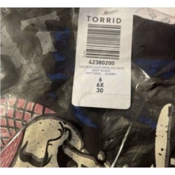 Torrid +6 Black Crew Neck Game Day Skeleton Stanley Cup Graphic Short Sleeve Tee - Picture 5 of 5